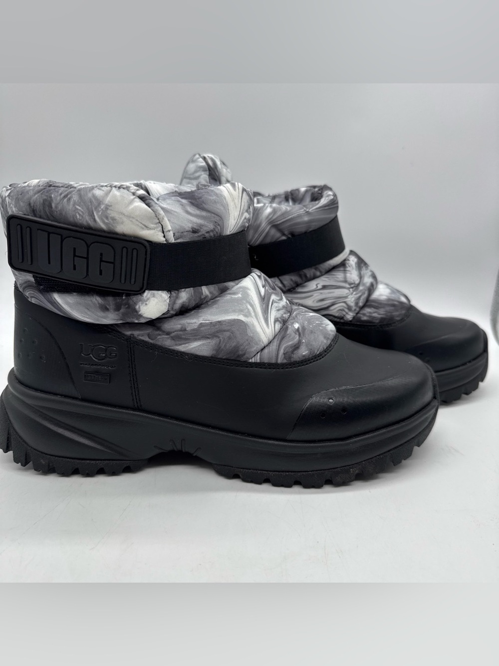 UGG Marble Puff Strap Boot - Black & Gray Swirl